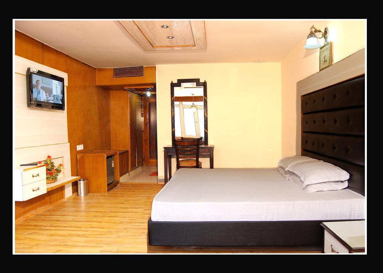 Hotel Out Town Манали Экстерьер фото
