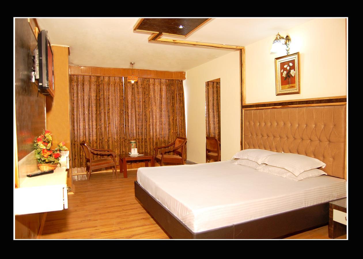 Hotel Out Town Манали Экстерьер фото